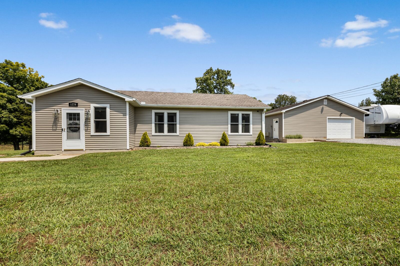 Property Photo:  1276 Peter Pond Rd  TN 37015 