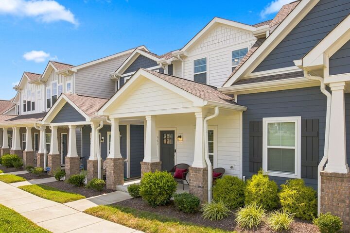 Property Photo: 917 Ashland Place Dr TN 37218