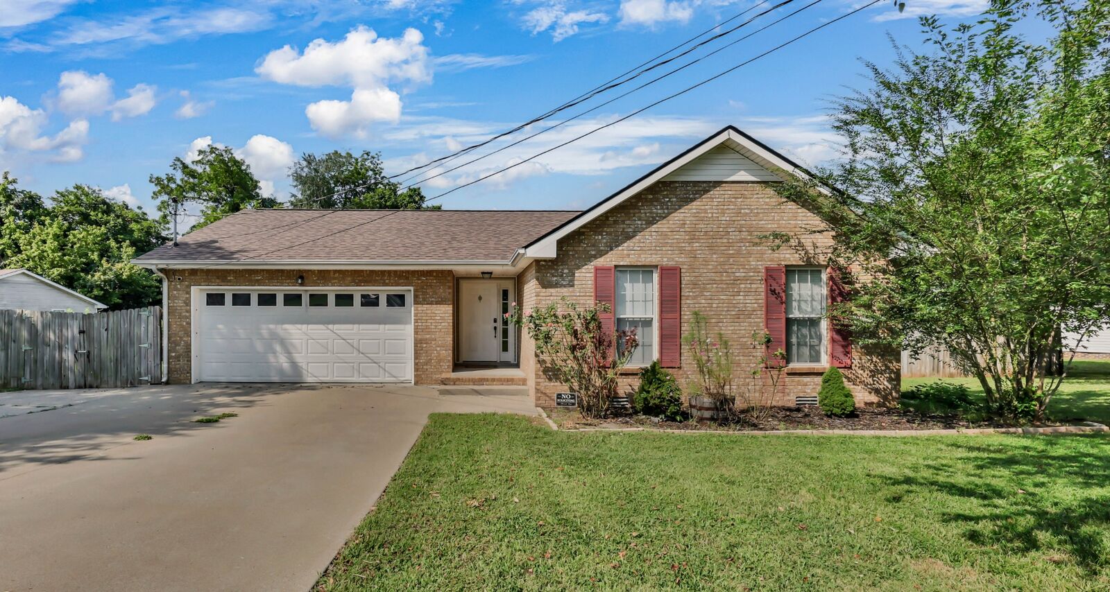 Property Photo:  301 Eggars Ct  TN 37042 