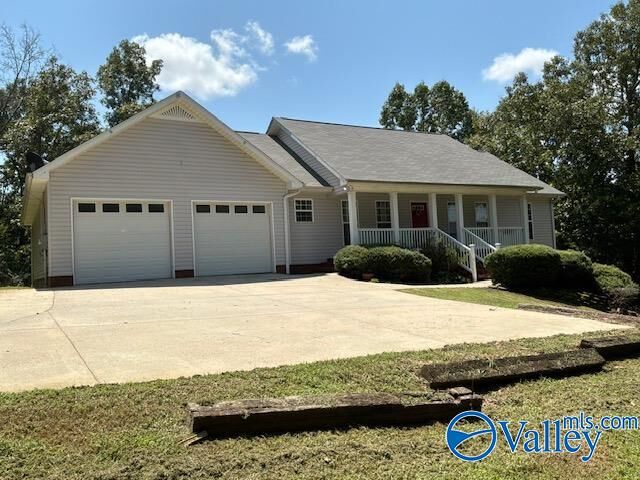 Property Photo: 424 Fieldon Avenue AL 35905