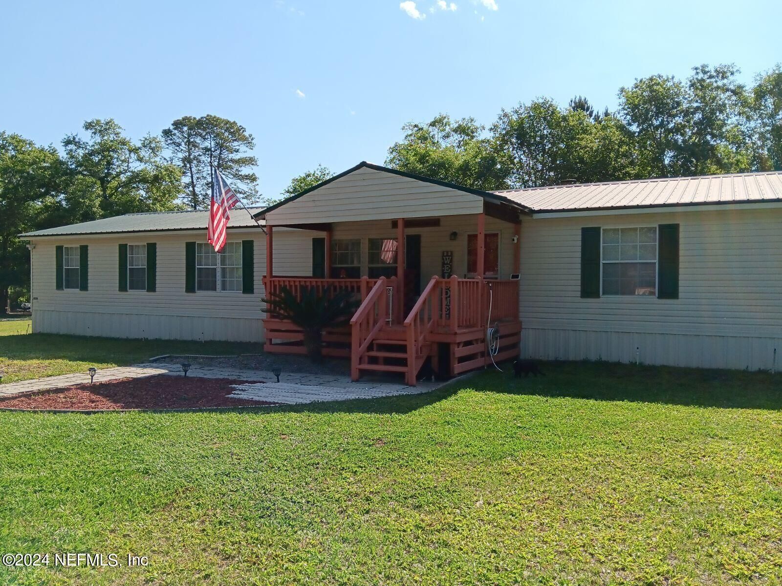 Property Photo: 1901 Peregrine Place FL 32068
