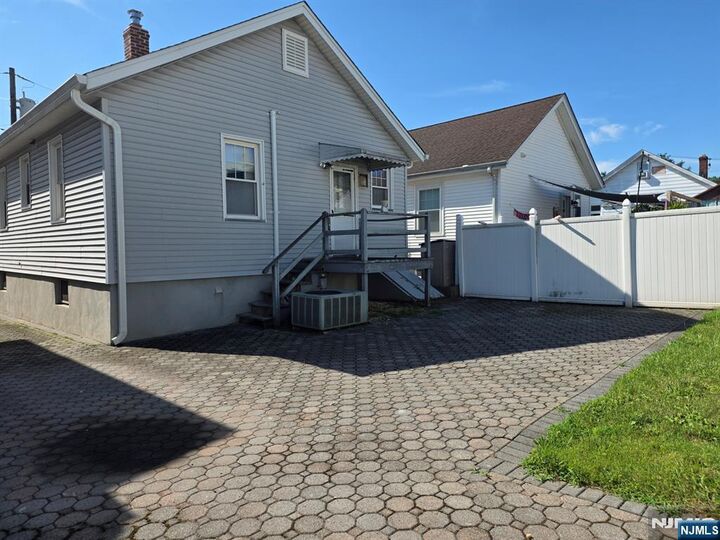 Property Photo: 9 Hillside Place NJ 07031