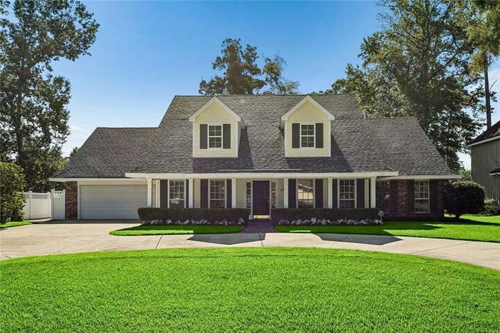 Property Photo: 129 E Ruelle Drive LA 70471