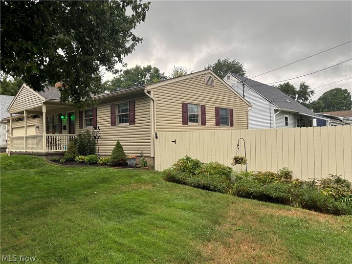 Property Photo:  871 Hancock Avenue  OH 44314 