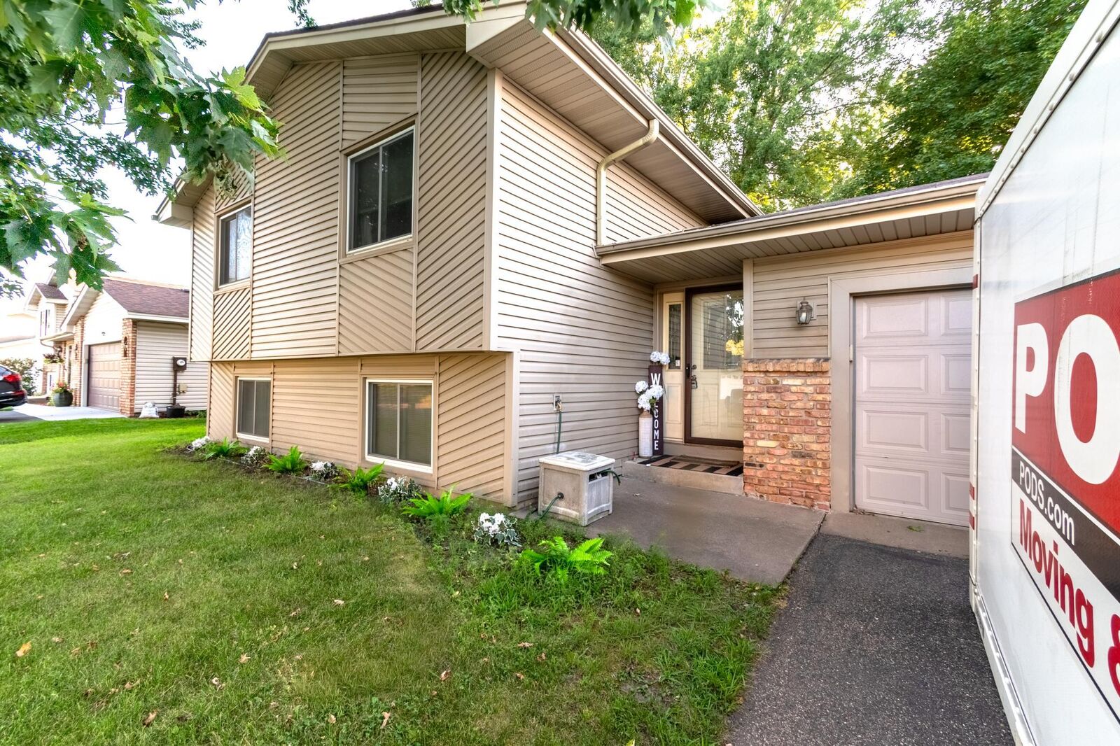 Property Photo:  7733 Kentucky Avenue N  MN 55445 