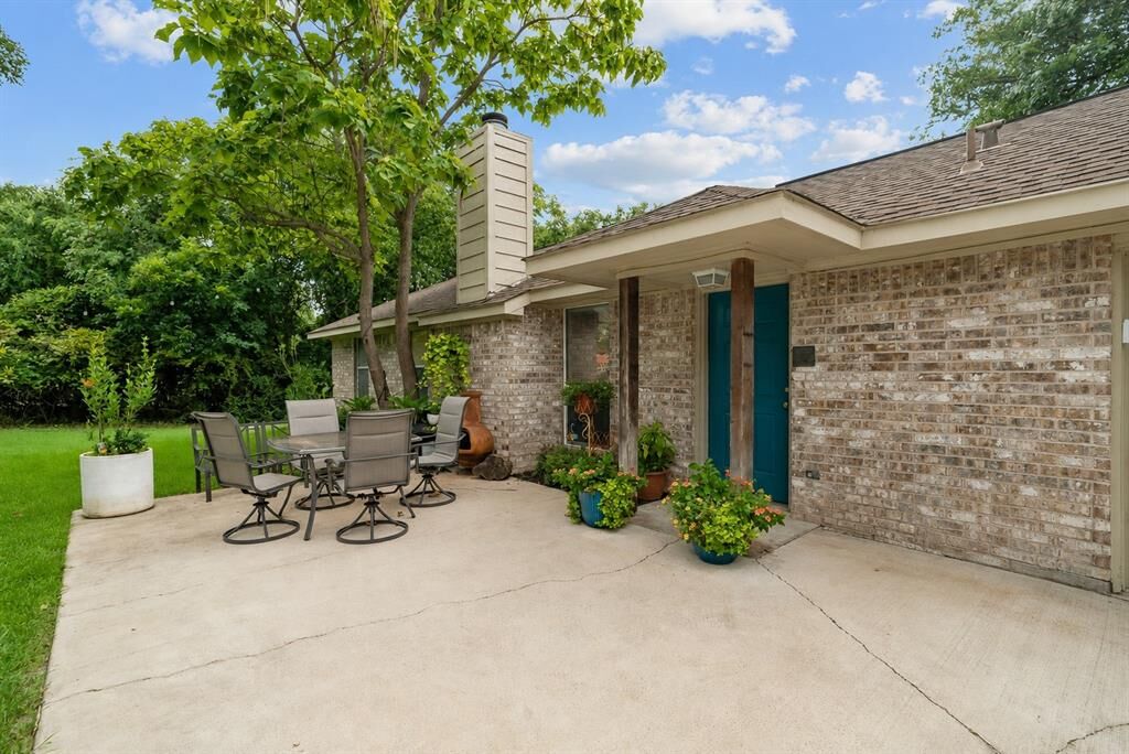 Property Photo: 1400 E Lake Drive TX 76087