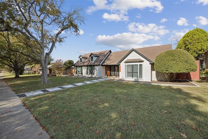 Property Photo: 2833 Meadowbrook Drive TX 75075