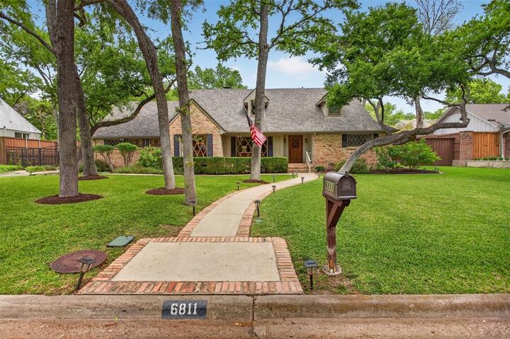 Property Photo:  6811 Bradbury Lane  TX 75230 