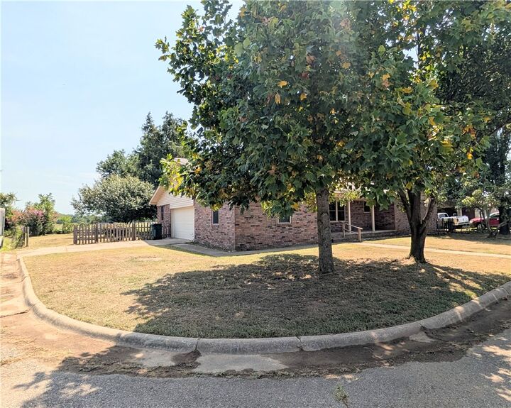 Property Photo: 1206 Woodlawn Avenue AR 72927