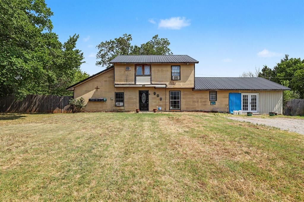 Property Photo:  909 E Park Street  OK 74873 