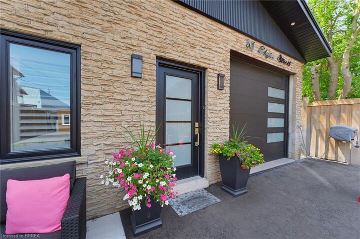 Property Photo: 33 Elgin Street ON N3R 1E5