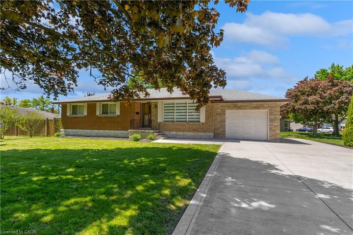 Property Photo: 5 Armour Drive ON L3C 2N7