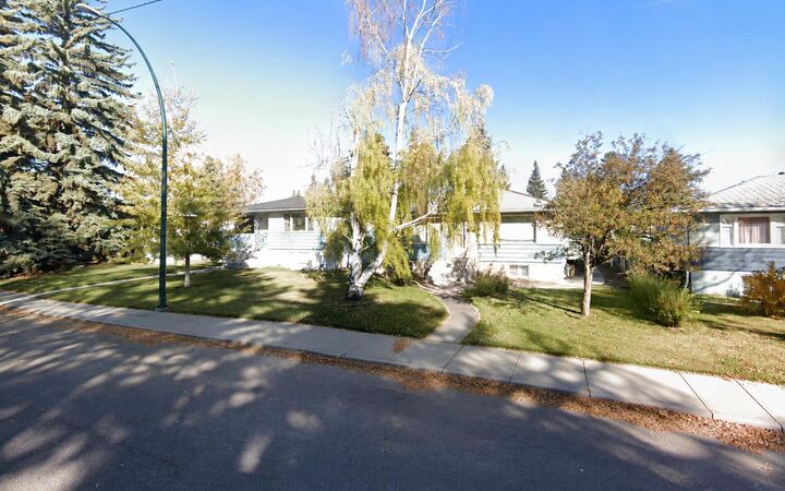 Property Photo: 712 55 Avenue SW AB T2V 0G3