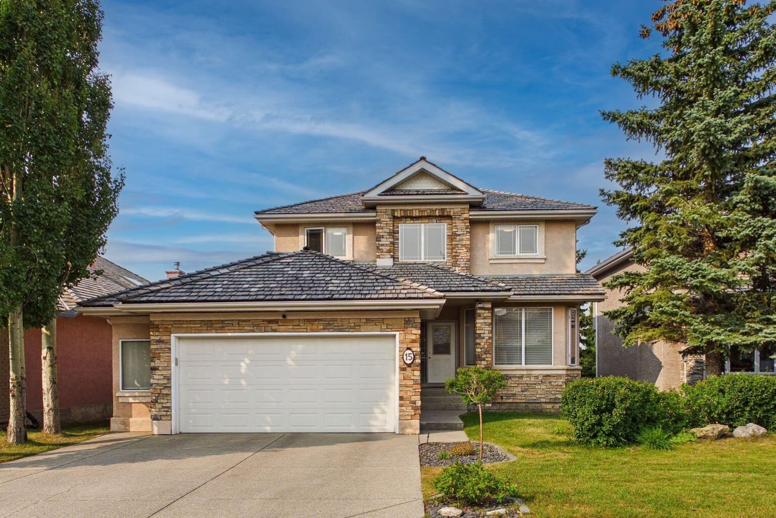 Property Photo: 15 Royal Crest Terrace NW AB T3G 4M3