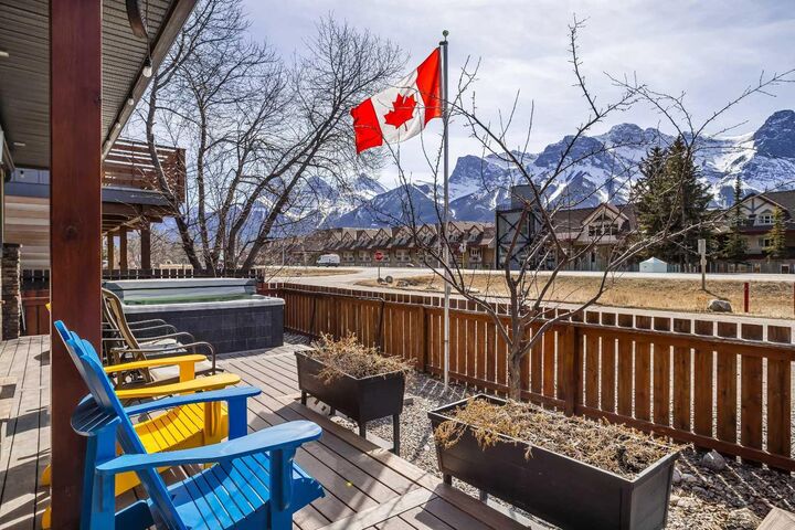 Property Photo: 1406 2nd Avenue 1 AB T1W 1M9