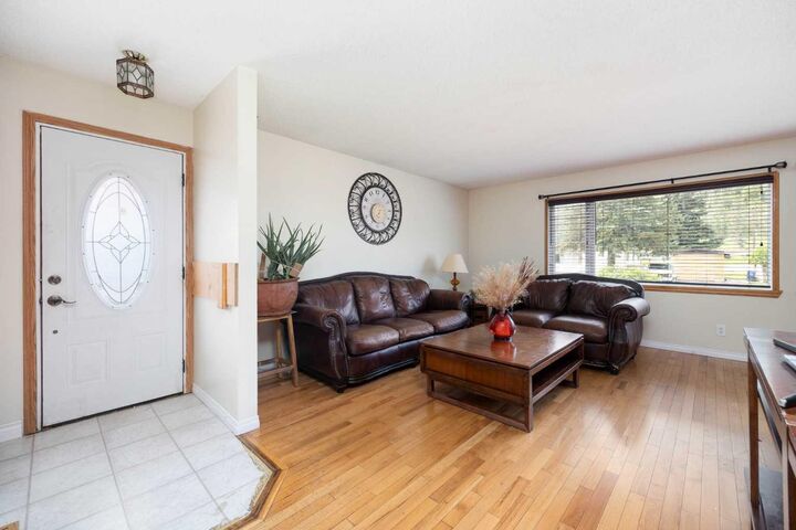 Property Photo:  14 Saunderson Avenue  AB T9H 1N2 