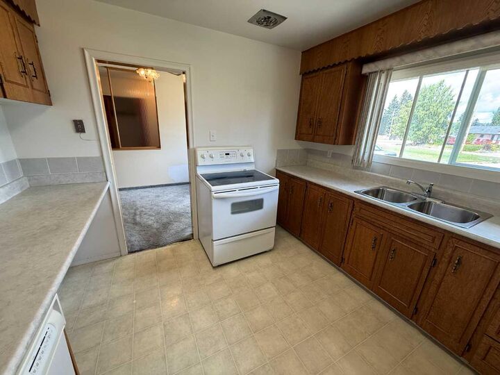 Property Photo: 105 Poplar Place AB T7V 1E6