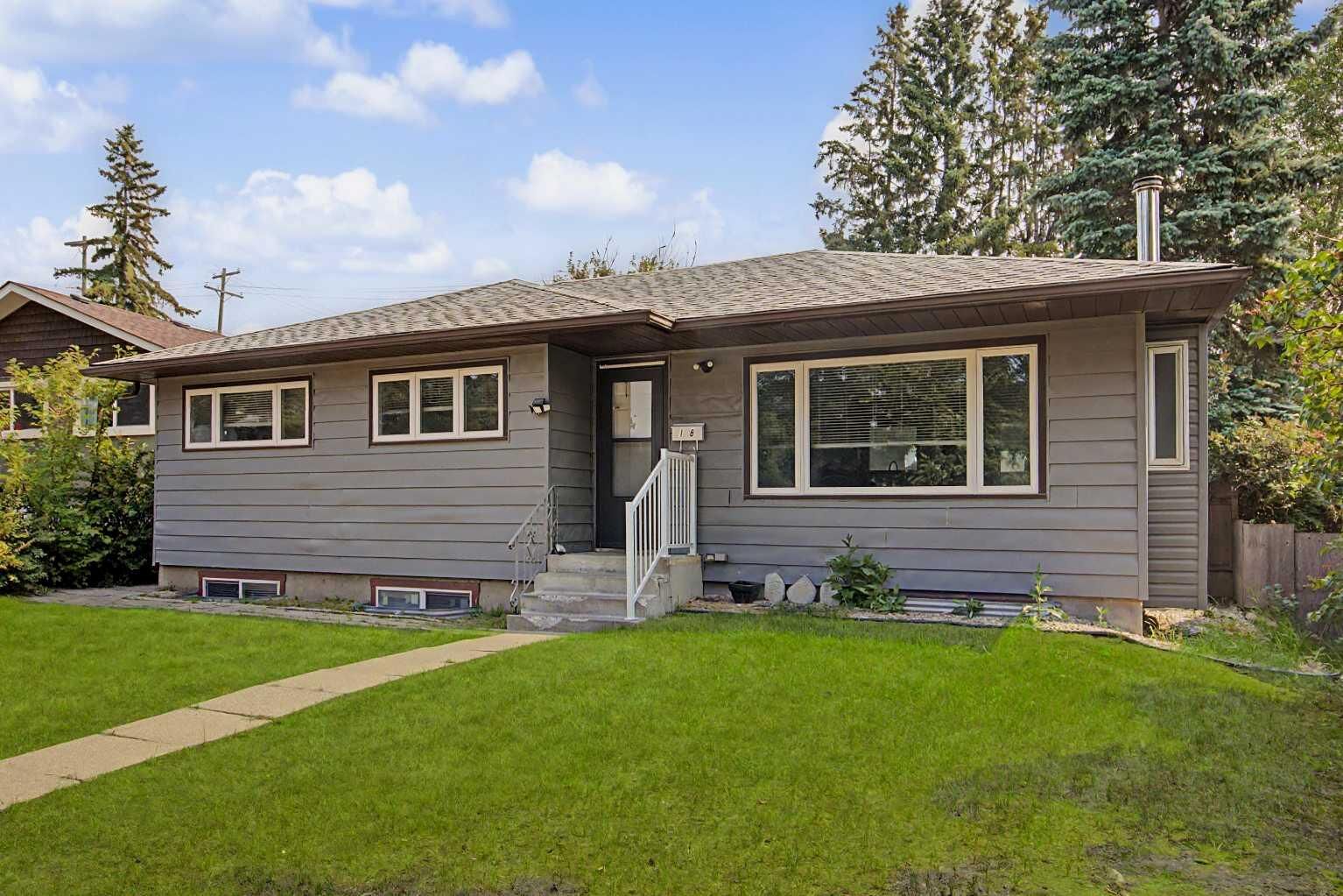 Property Photo: 18 Collingwood Place NW AB T2L 0P9