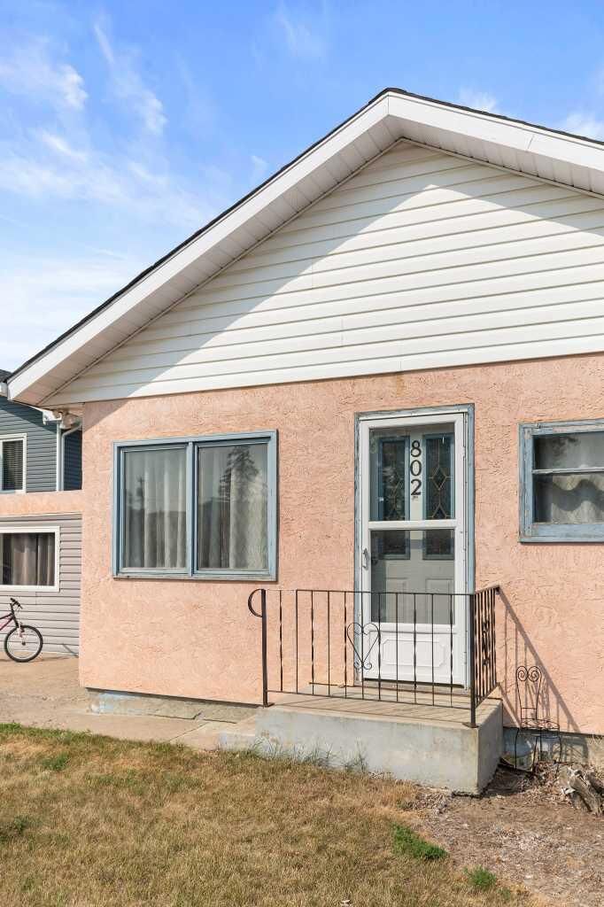 Property Photo: 802 2 Street SE AB T0J 2P0