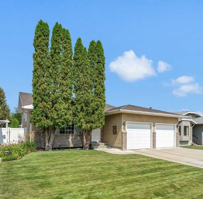 Property Photo:  44 Prairie Drive NE  AB T1C 1R2 
