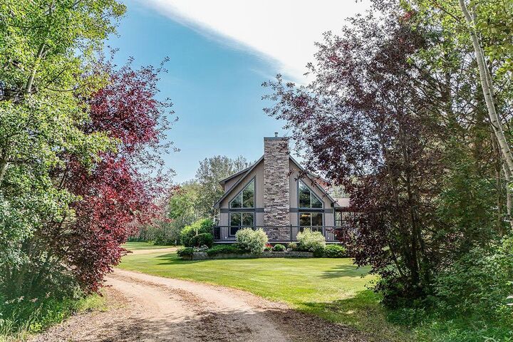 Property Photo: 46237 RR 202 AB T4V 2M9