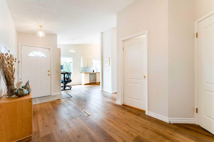 Property Photo: 76 Sierra Morena Green SW AB T3H 3E5