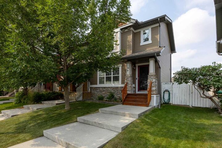 Property Photo: 86 Everwillow Circle SW AB T2Y 4G5