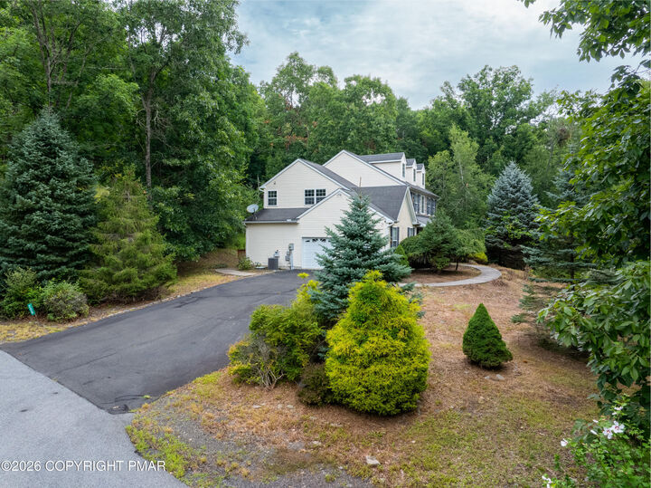 Property Photo: 208 Fazio Way PA 18302