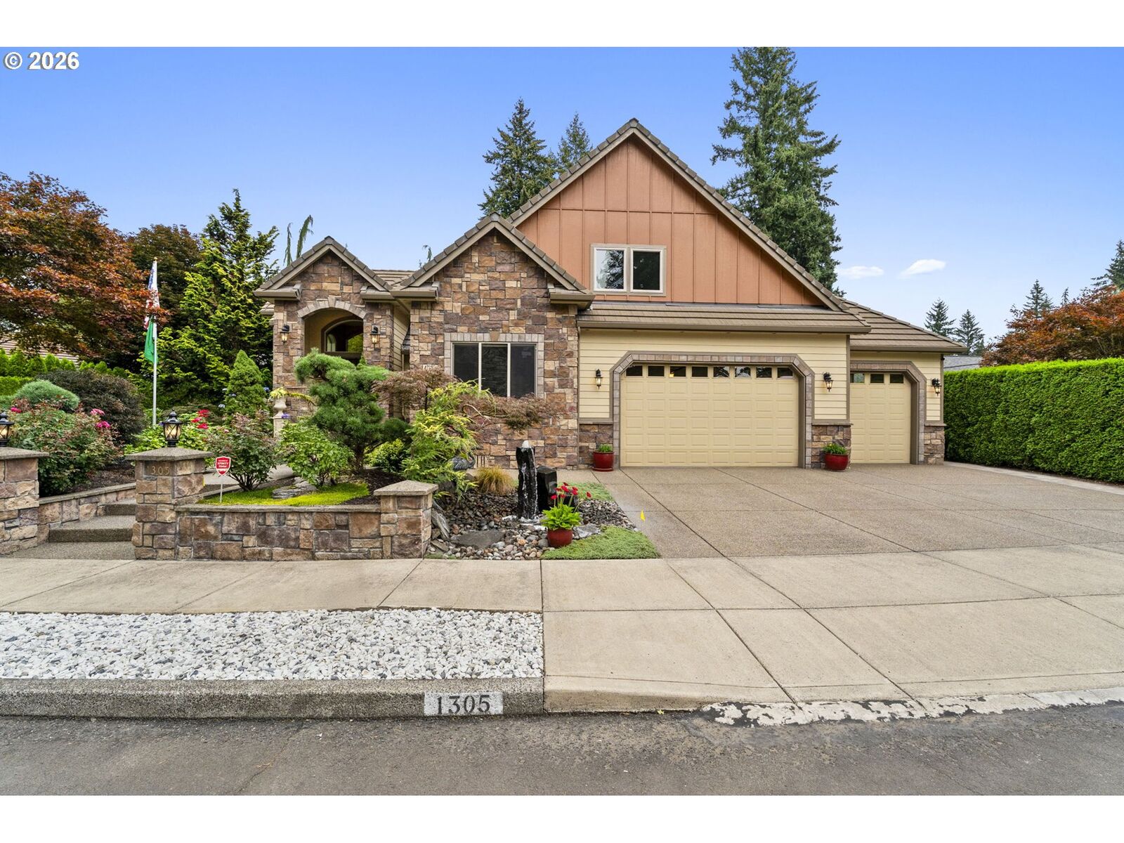 Property Photo:  1305 NE 148th Pl  WA 98684 
