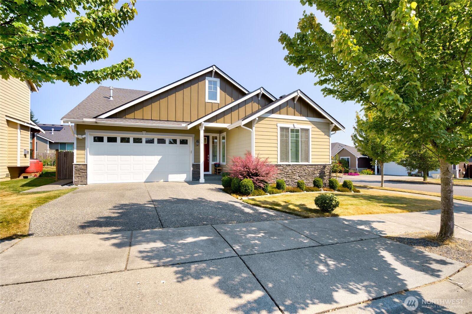 Property Photo: 1758 Hillcrest Loop WA 98274