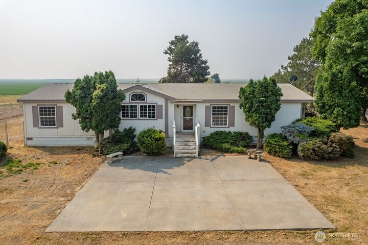 Property Photo: 12493 Hwy 28 W WA 98848
