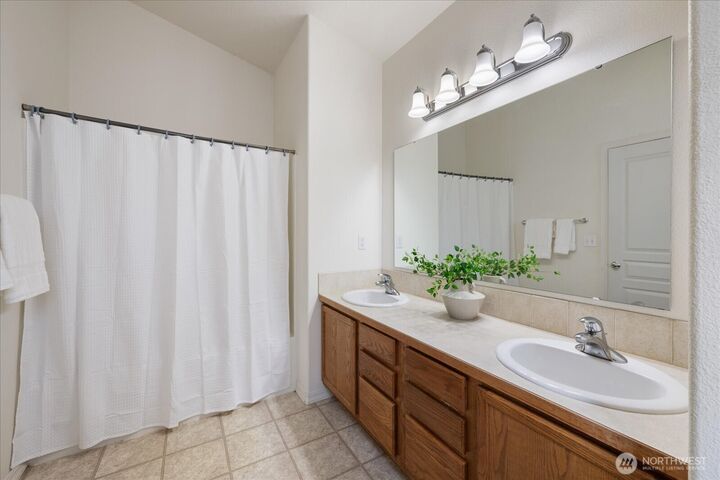 Property Photo: 3001 S Highlands Boulevard WA 99353