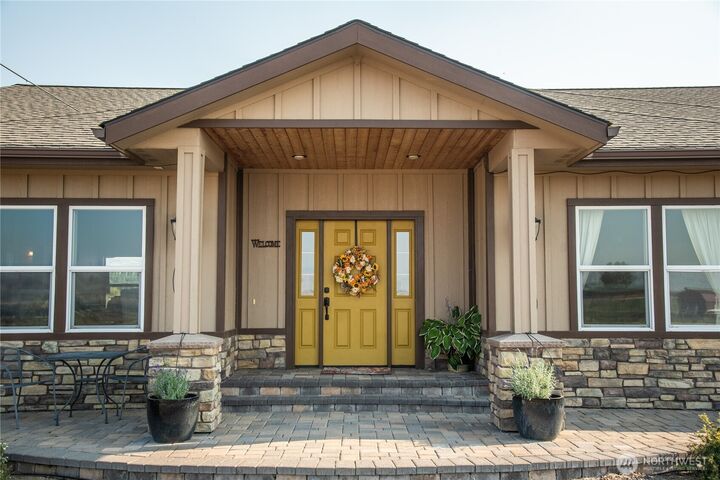 Property Photo: 631 Radiant View Drive WA 98926