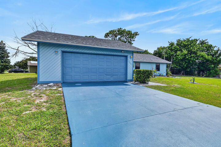 Property Photo:  2402 SW Summit Street  FL 34984 