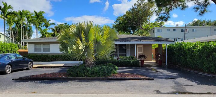 Property Photo:  1000 NE 17th Court  FL 33305 