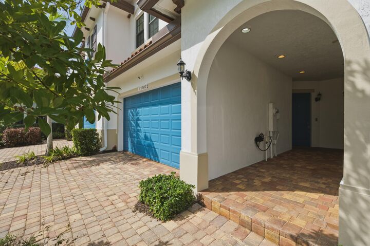 Property Photo: 11562 SW 13th Lane FL 33025