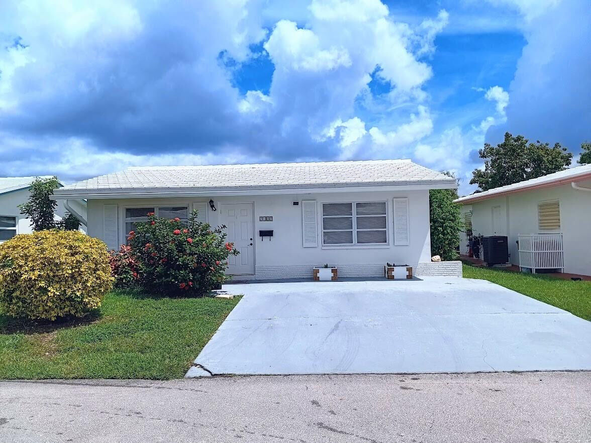 Property Photo: 7105 NW 74th Place FL 33321