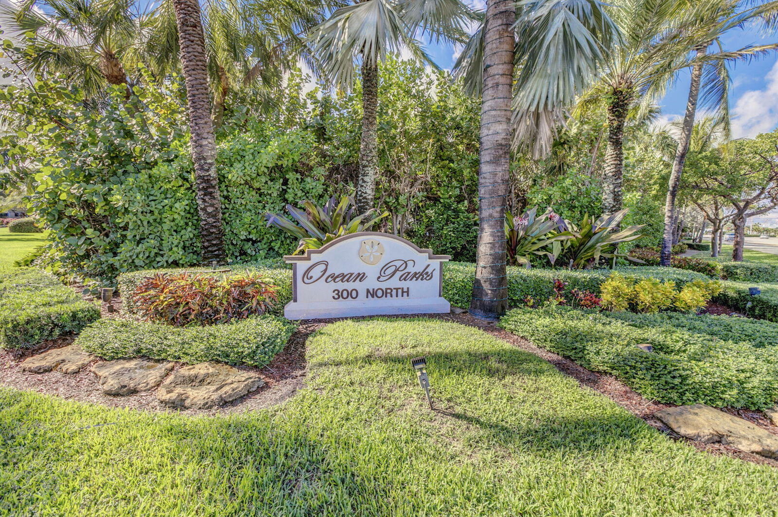 Property Photo: 300 N A1a Highway 403 O FL 33477
