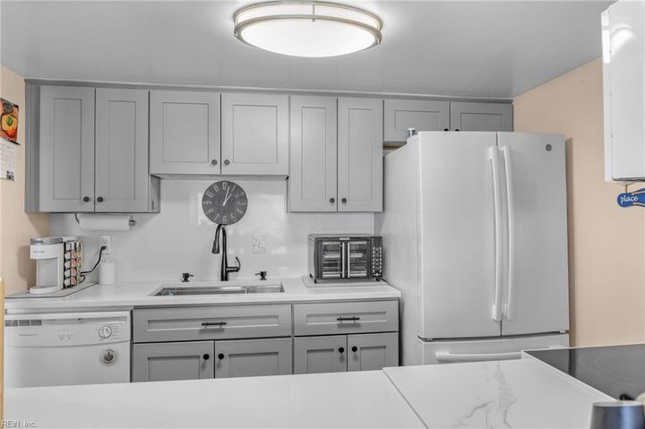 Property Photo: 500 Pacific Ave 1012 VA 23451