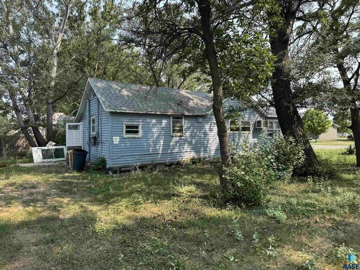 Property Photo:  602 E 1st St  SD 57368 