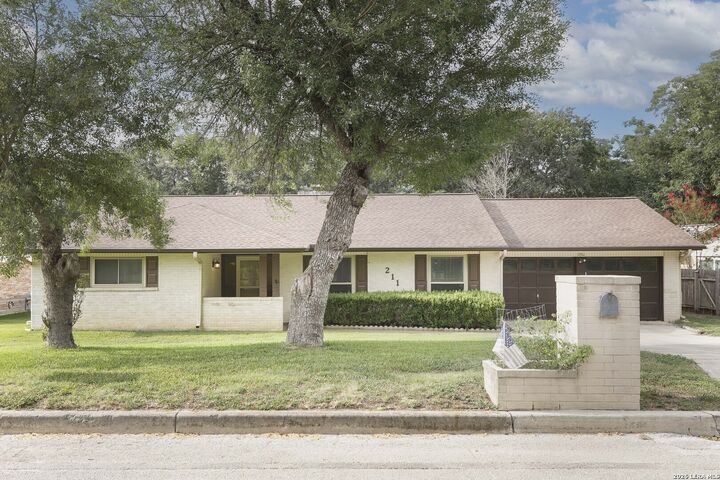 Property Photo: 211 Forrest Trl TX 78148