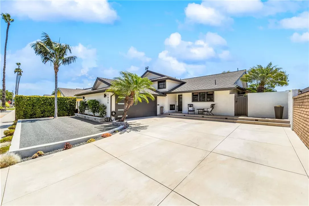 Property Photo:  7920 E Tarma Street  CA 90808 