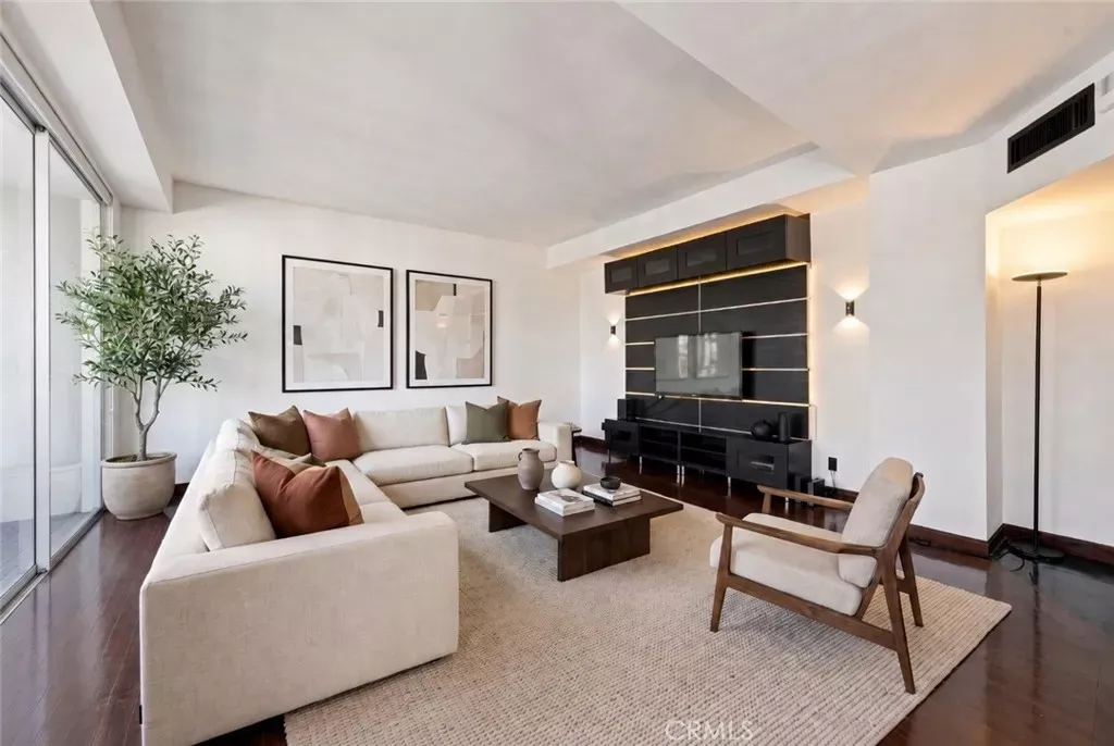 Property Photo:  7250 Franklin Avenue 804  CA 90046 