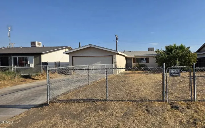 Property Photo: 423 Helen Way CA 93307