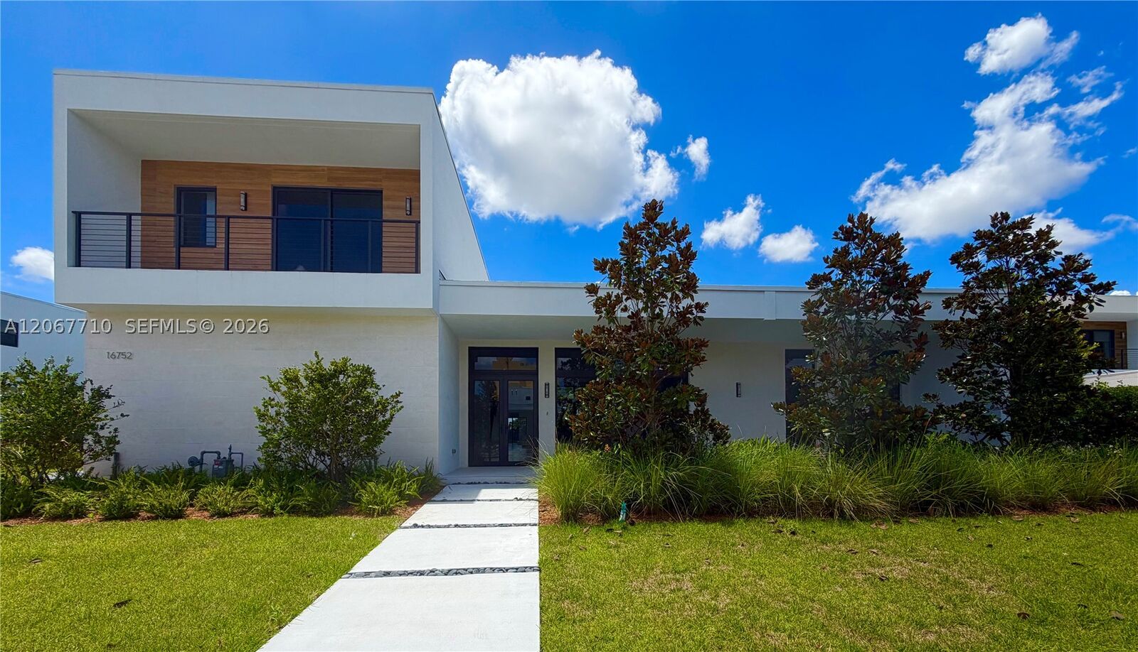 Property Photo:  16752 S Botaniko Dr S  FL 33326 