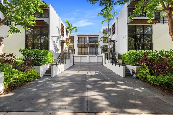 Property Photo: 225 E Enid Dr 44 FL 33149