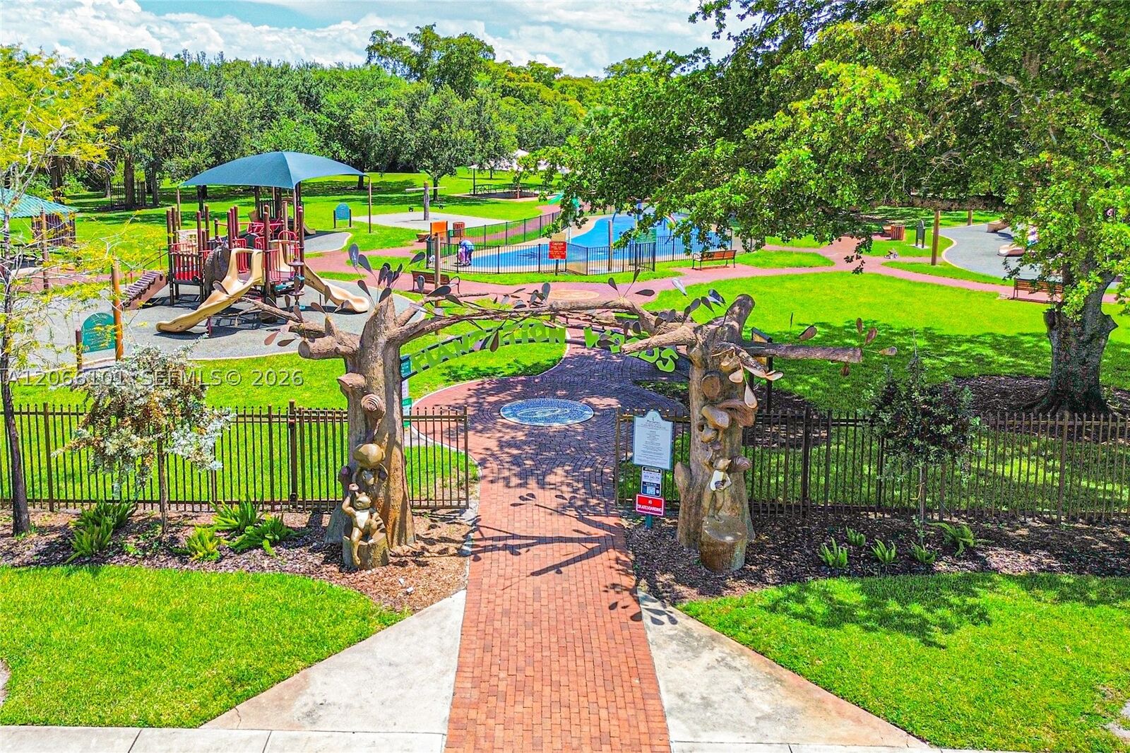 Property Photo:  801 Ixora Ln  FL 33317 