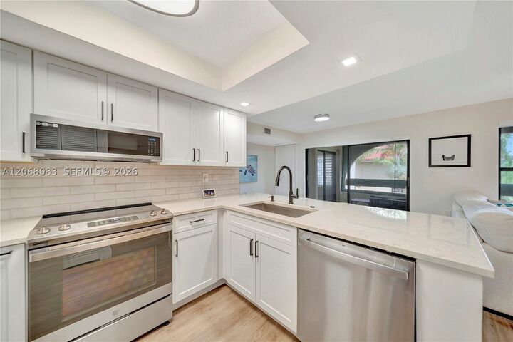 Property Photo: 12455 SW 93rd Ter 403T FL 33186