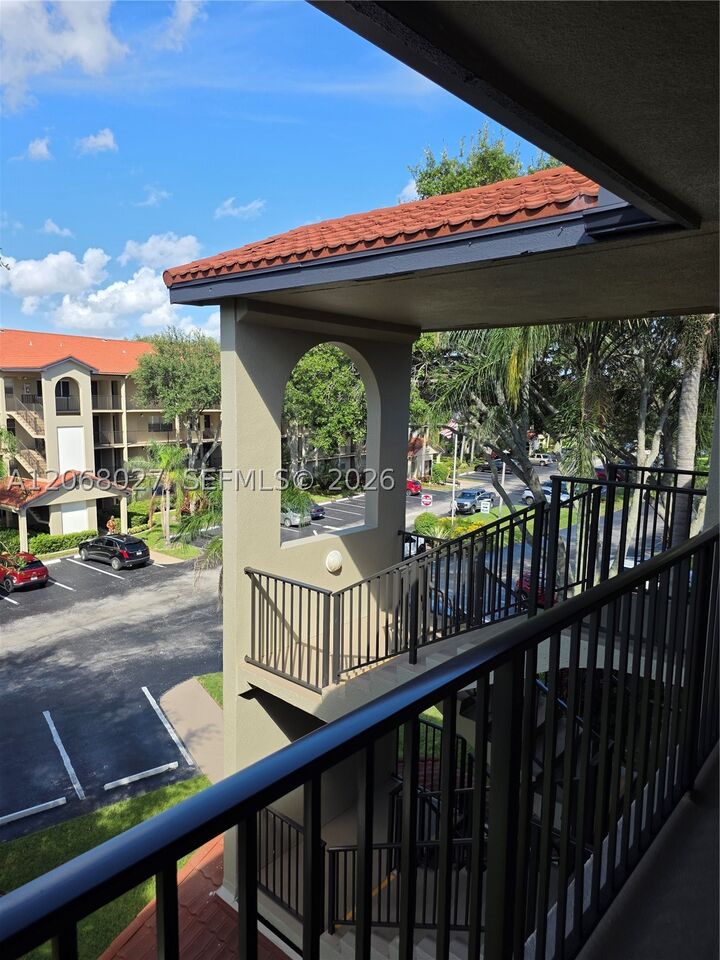 Property Photo: 1000 SW 128th Ter 414V FL 33027