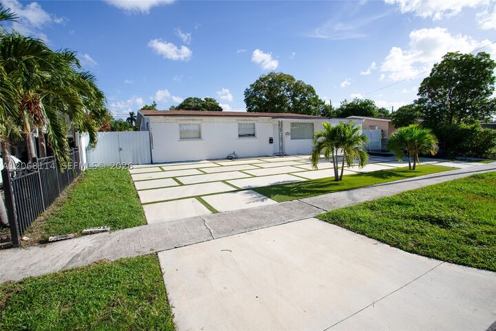 Property Photo:  6930 Fillmore St  FL 33024 